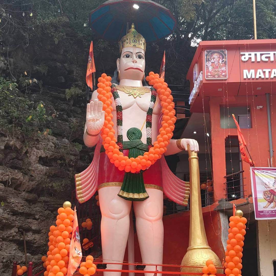 The towering Lord Hanuman beside the temple
